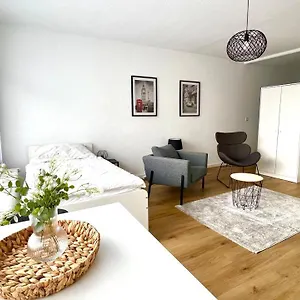 Apartment Schoene In Linden - 48qm, Moderne Kueche, Bad, Balkon, 4 Personen, Wifi, Hannover